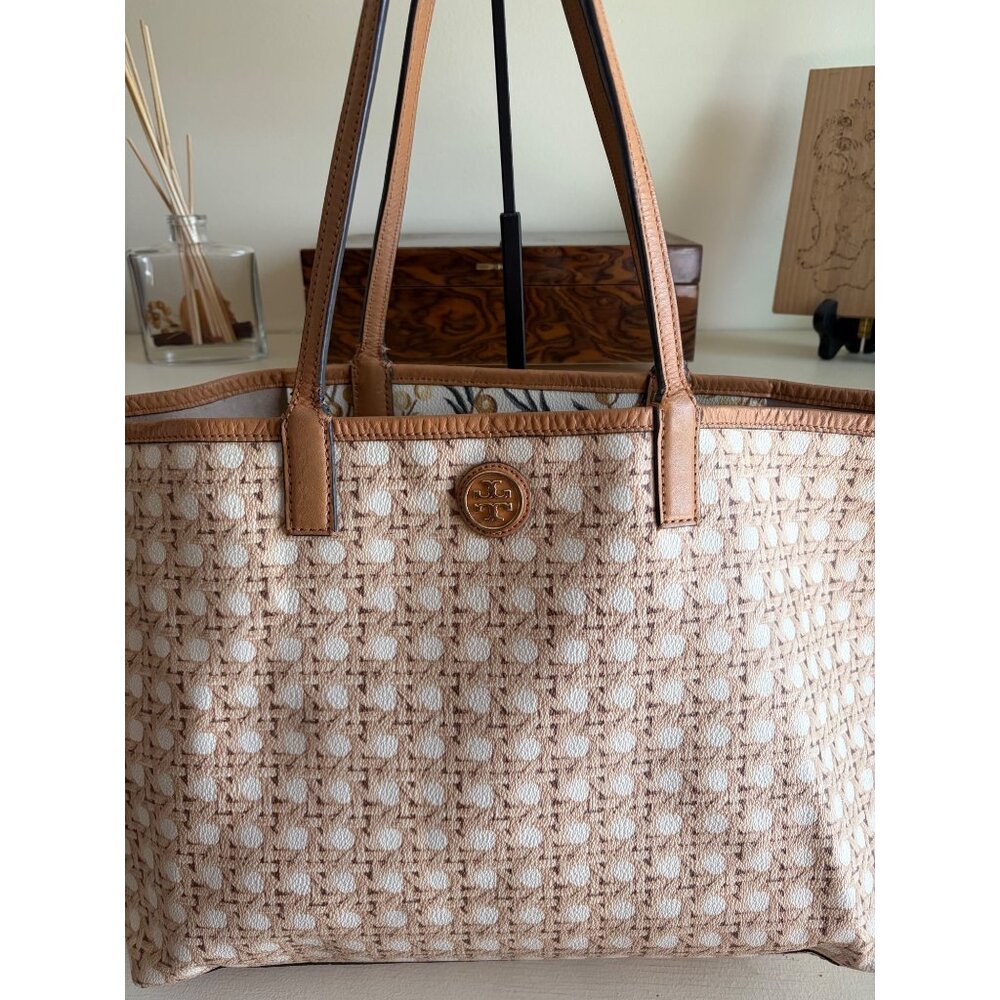 Tory Burch Ever-Ready Zip Beige Tote Bag - Picture 2 of 15